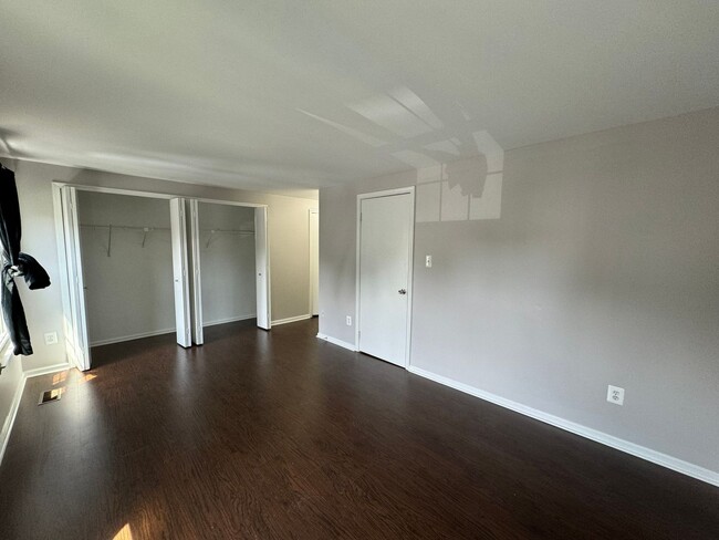 Building Photo - Stunning 2 Bed 2.5 Bath Interior Townhome In Newgate Community