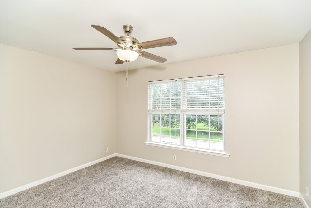 Building Photo - 145 Lyndhurst Dr