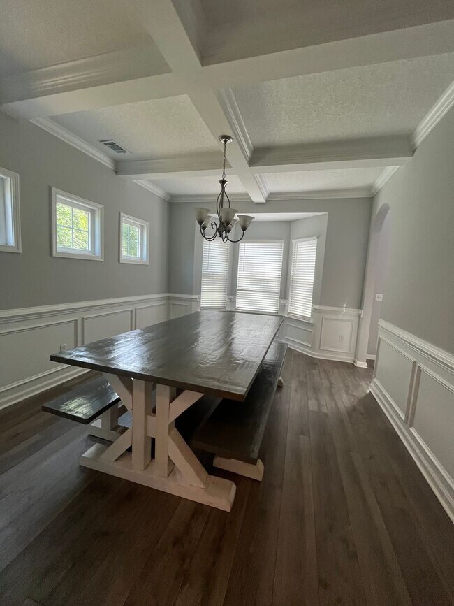 Building Photo - Spacious 4-Bedroom Pet Friendly Home with a Serene View - Available for Rent!