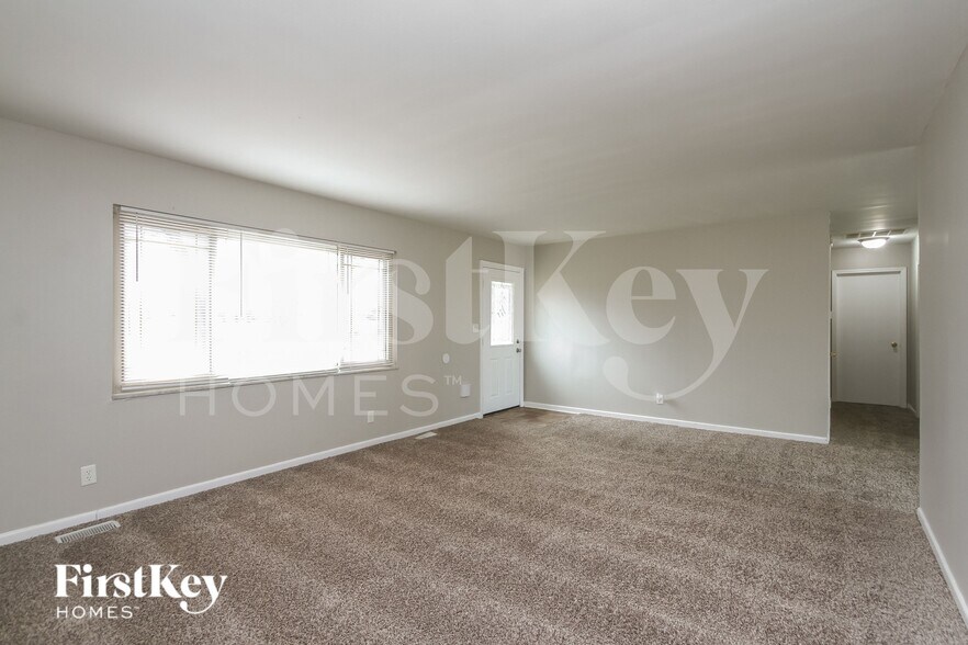 Building Photo - 3880 W Smith Valley Rd