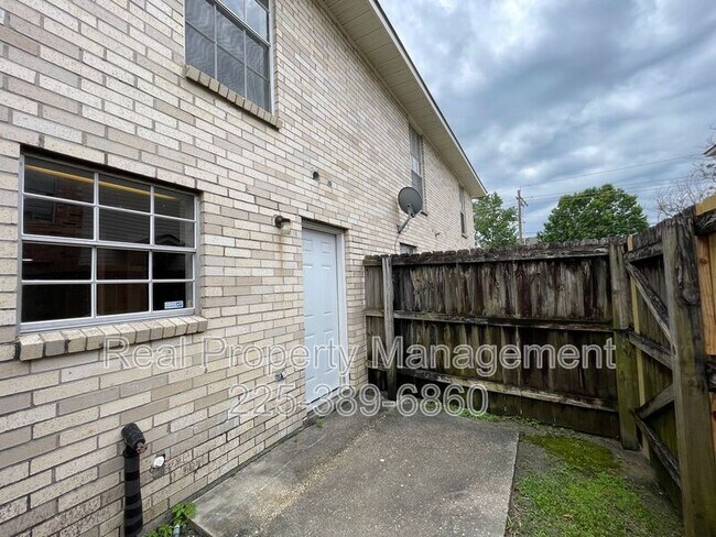 Building Photo - 1704 Brightside Dr