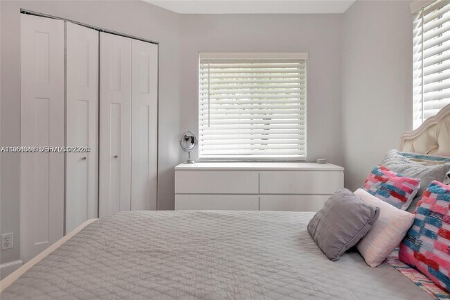 Building Photo - 1800 Water Ridge Dr