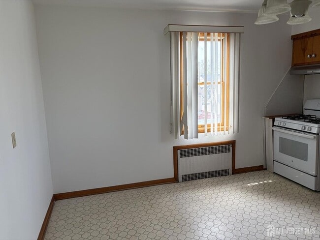 Building Photo - 123 Heald St