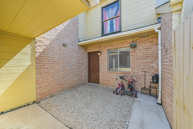 Building Photo - 4708 N Cashel Cir