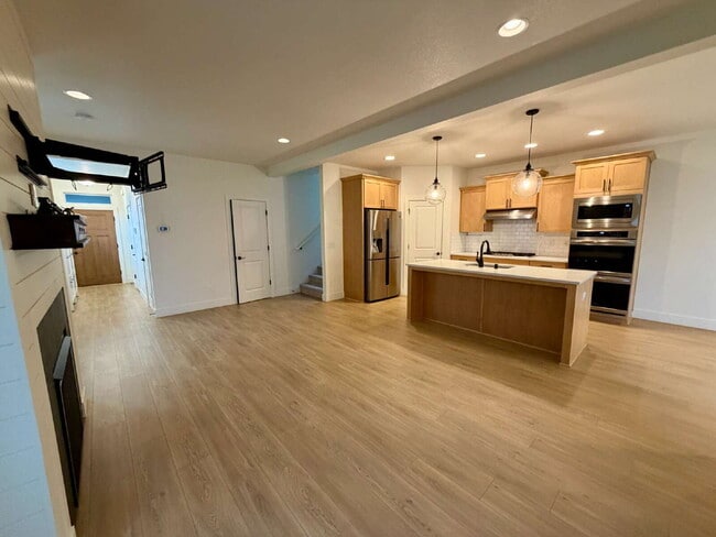 Building Photo - Beautiful Orchards Home