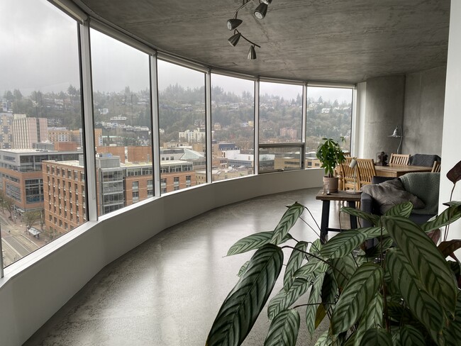 Building Photo - 1500 SW 5th Ave