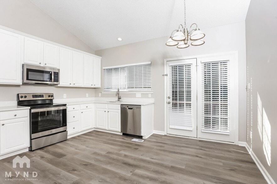 Building Photo - 8104 Stone Bridge Ct