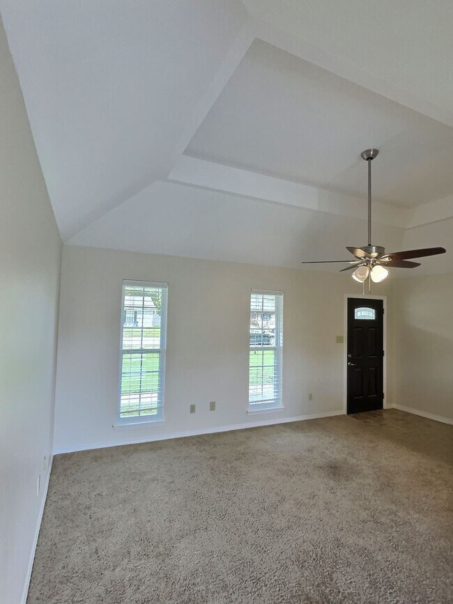 Building Photo - 3 BD 2 BA Home in Ocean Springs School District