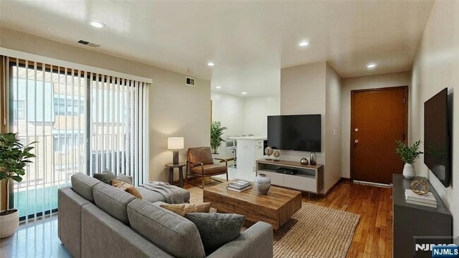 Building Photo - 700 Schuyler Ave