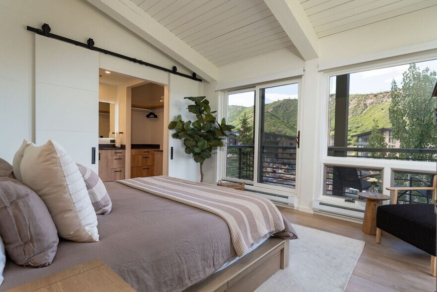 Building Photo - 360 Wood Rd