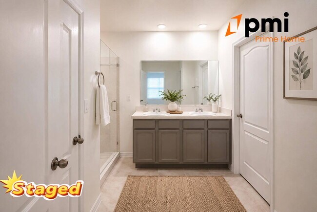 Building Photo - Stunning 5-Bedroom single family Home in Tavares | Spacious Layout & Modern Comforts