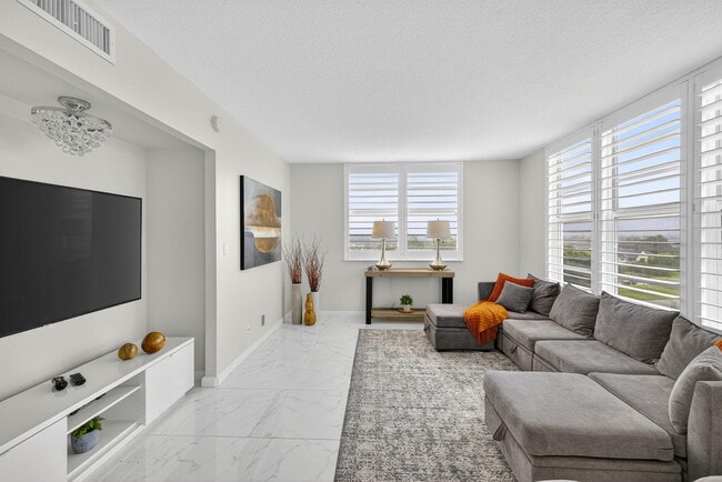 Building Photo - 3091 N Course Dr