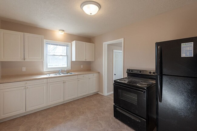 Building Photo - 2301 S Milton Dr