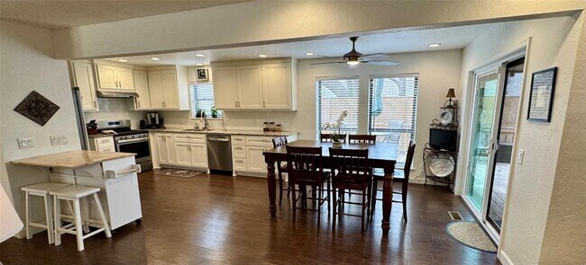 Building Photo - 2301 Tredington Ct