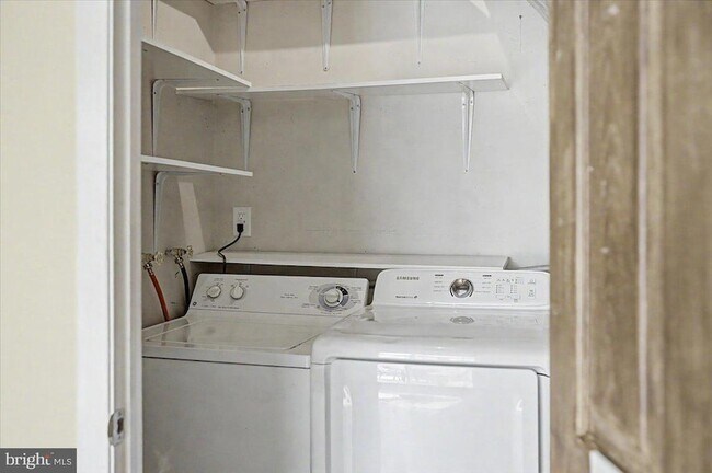 Building Photo - 2282 Suzann Dr