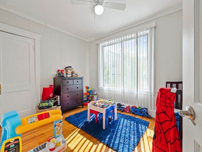 Building Photo - 8 Edgemere Rd