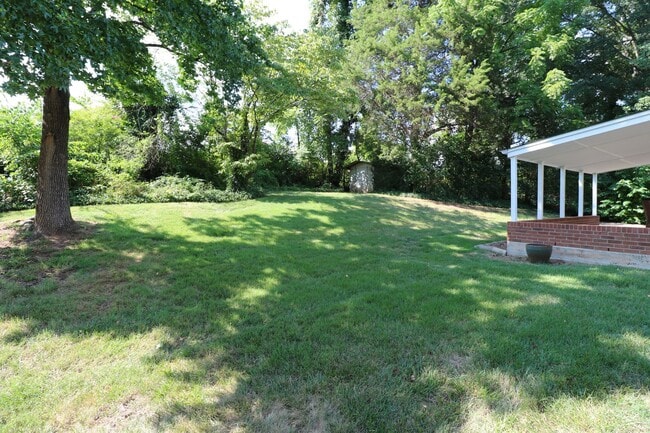 Building Photo - 2815 Ashwood Dr