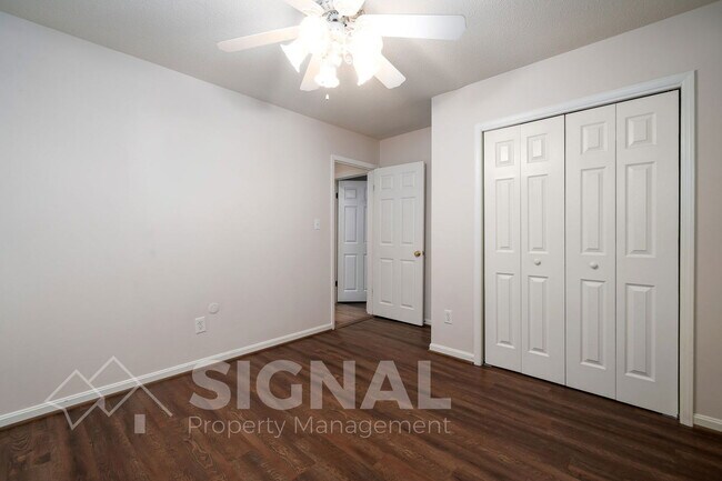 Building Photo - 2817 Altadena S Way