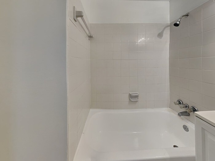 Building Photo - 2230 Rohr Dr