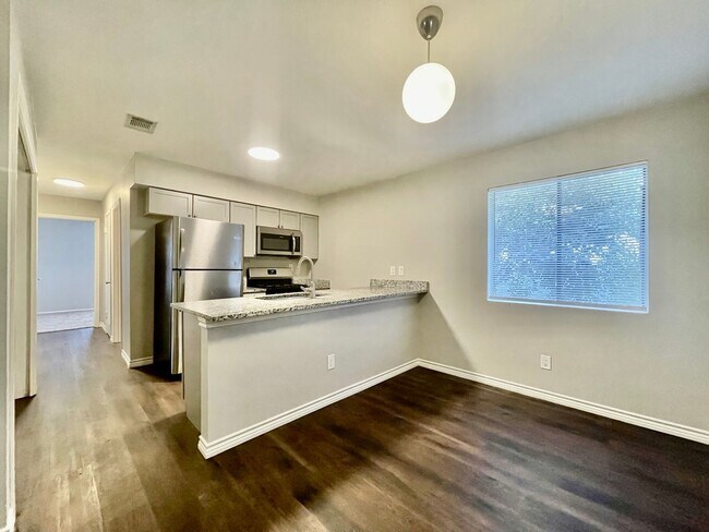 Building Photo - 1112 Hazelton St