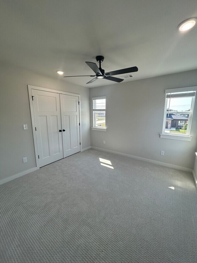 Building Photo - 621-623 Cosmos St