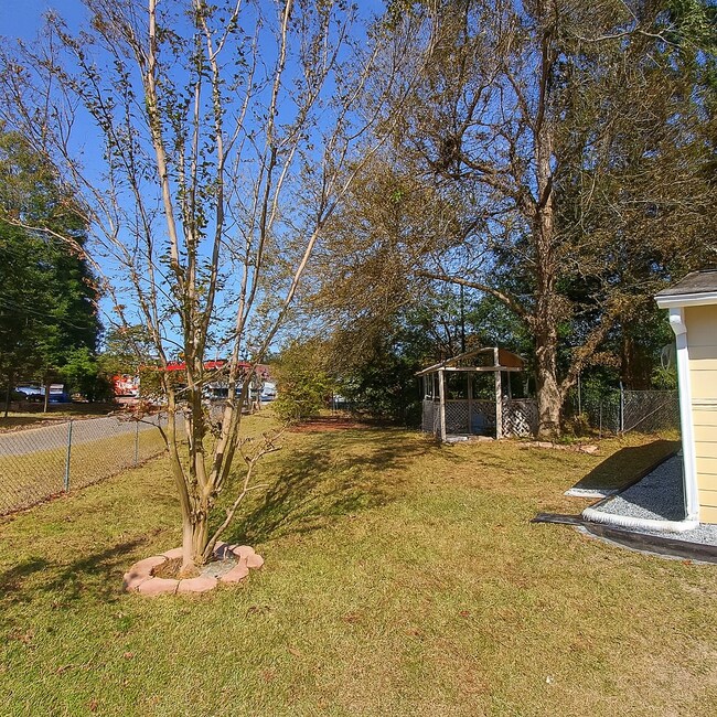 Building Photo - 4220 Elkan Ave