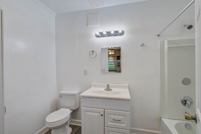 Building Photo - 1833 Orangeburg St