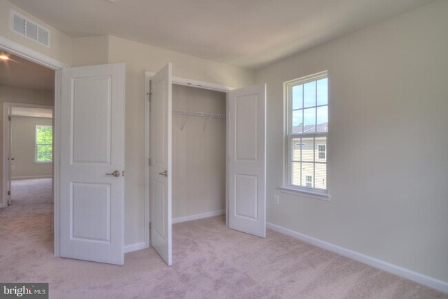 Building Photo - 2506 EMBER Ln