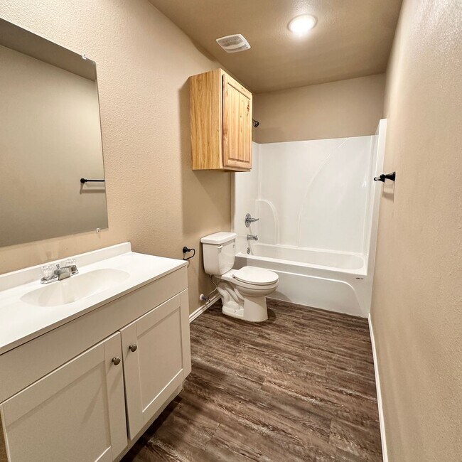 Building Photo - $99 Move In Special With 13 Month Lease!