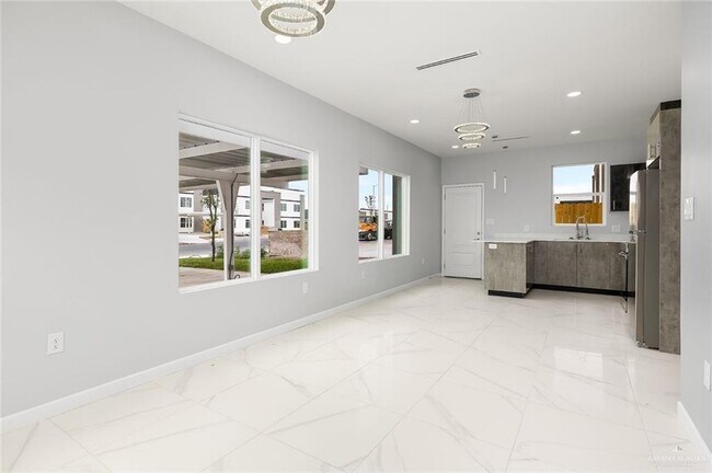 Building Photo - 3519 S Dominique Dr