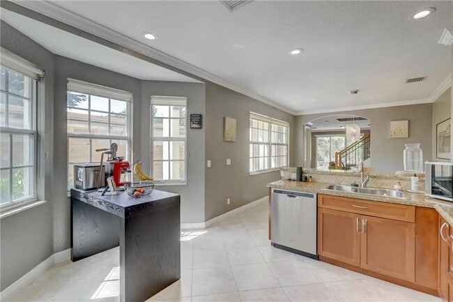 Building Photo - 1109 NE 16th Ave