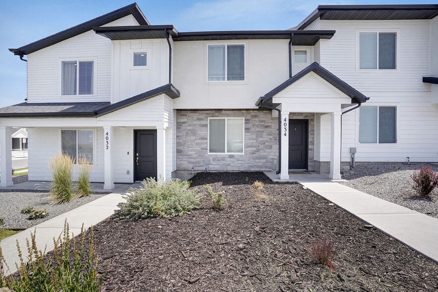 EXTERIOR | LITTLE VALLEY TOWNHOMES - Little Valley Townhomes