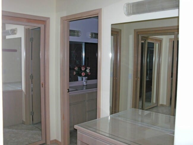 Building Photo - 201 Foursome Dr