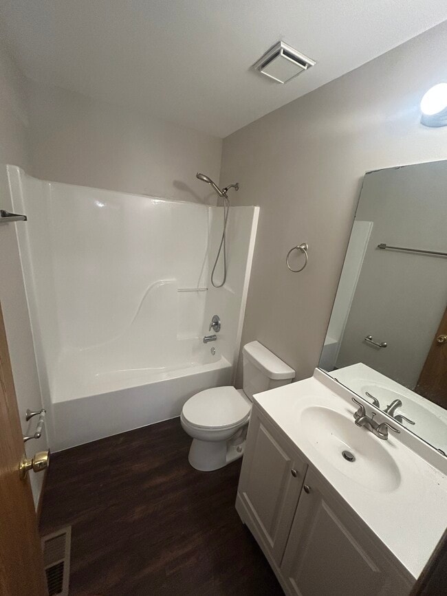Building Photo - 555 Whitegate Dr