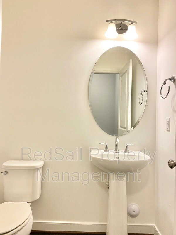 Building Photo - 4808 Village Walk