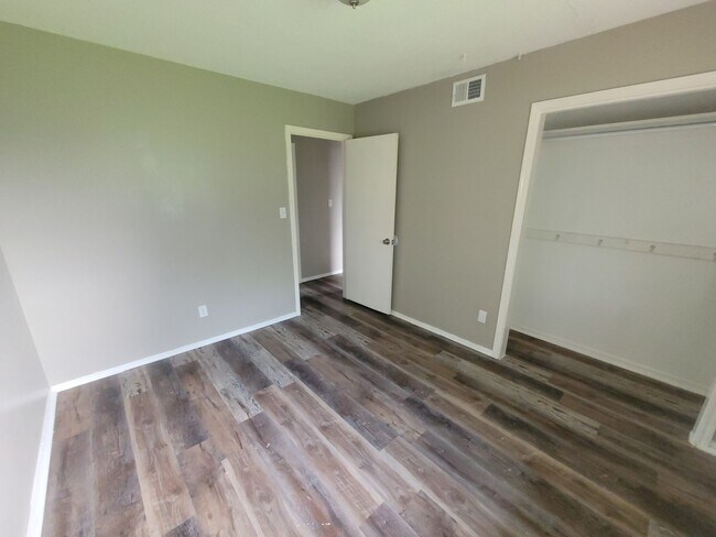 Building Photo - 4904 NW 29th St