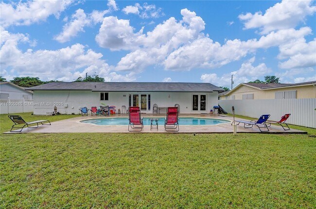 Building Photo - 17000 NW 18th Ave