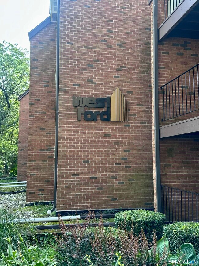 Building Photo - 183 Loomis Dr