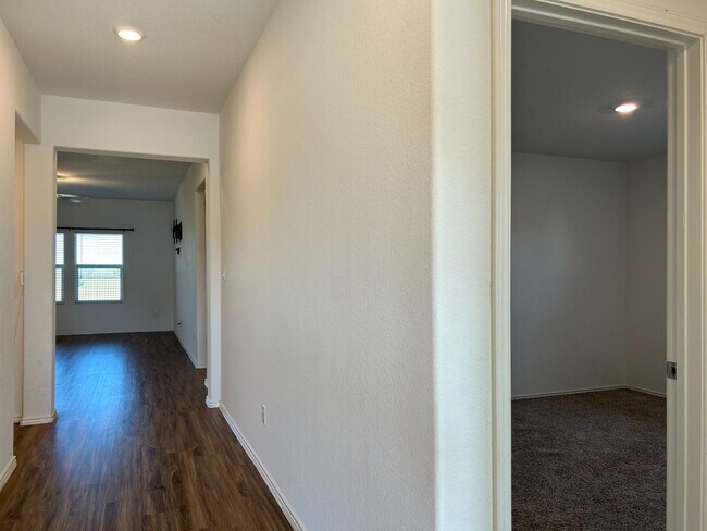 Building Photo - 118 Isaac Millsaps Trl