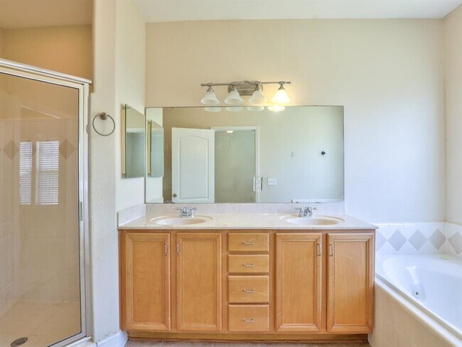 Building Photo - 3336 Cameron Chase Dr