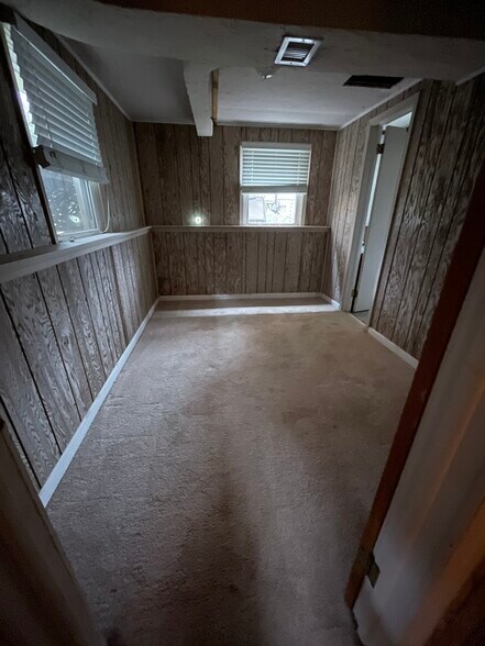 Building Photo - 38 Rennert Ln