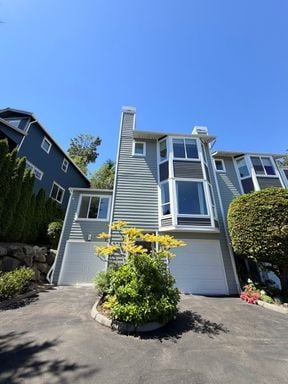 Building Photo - Spacious Magnolia Townhome with a View for $4495 - Available for Move in!