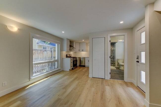 Building Photo - 616 Marine St