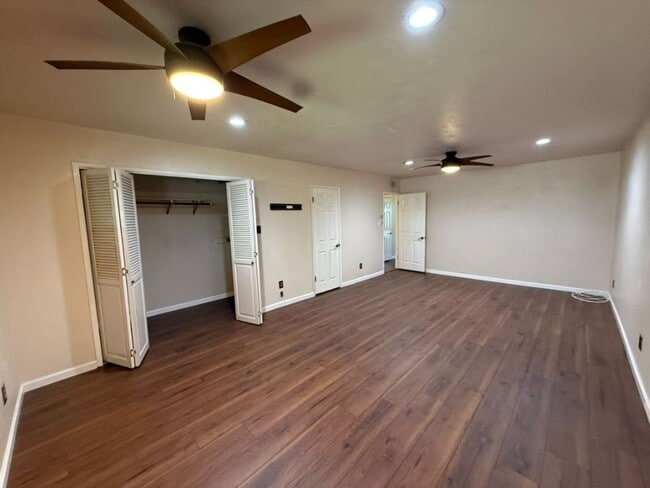 Building Photo - Updated Pool Home in Engler Estates