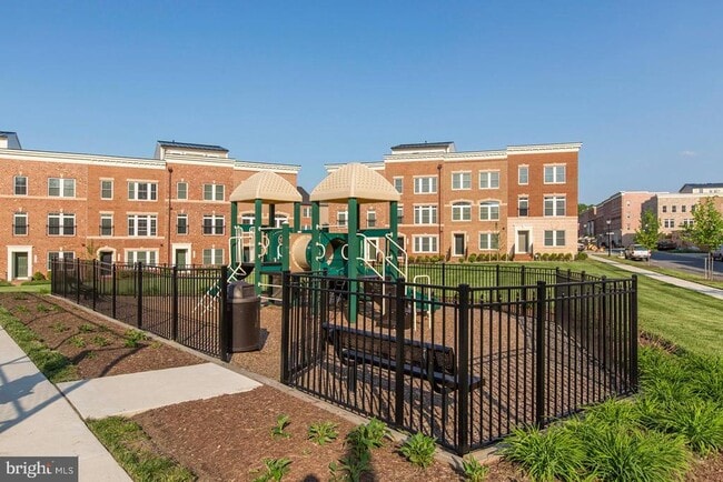 Building Photo - 346 Urban Avenue