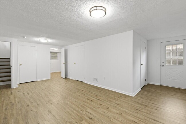 Building Photo - 59 Stoneway Pl