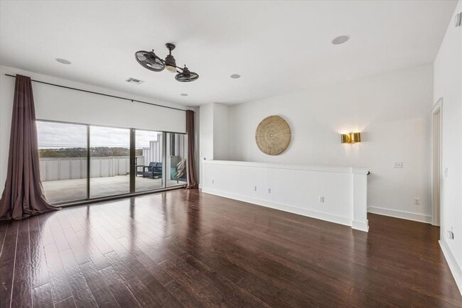 Building Photo - 2520 Bluebonnet Ln