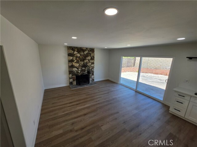 Building Photo - 8831 Sailport Dr