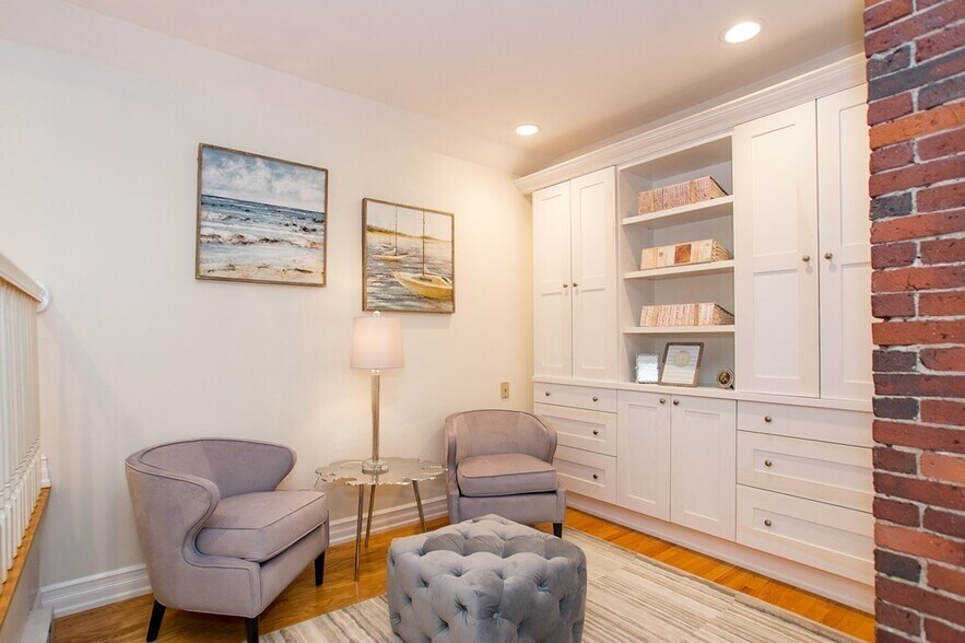 Building Photo - 388 Marlborough St