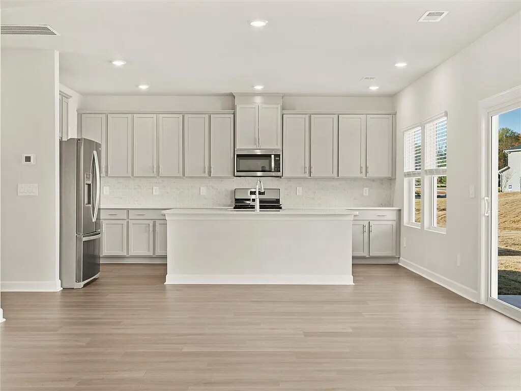 Building Photo - 105 Oval Ct